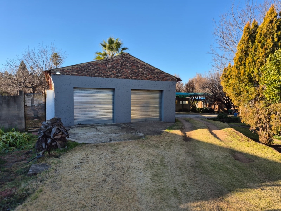 6 Bedroom Property for Sale in Vredefort Free State
